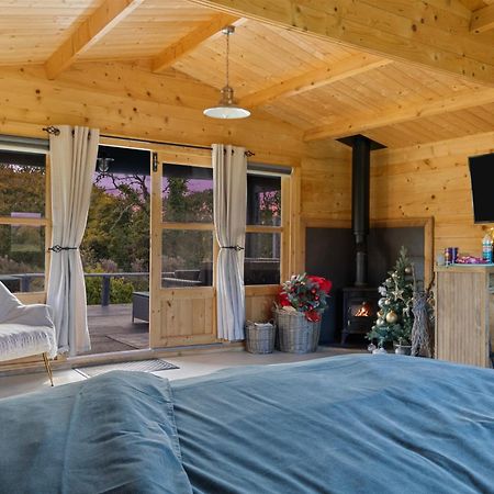 Choller Lake Lodges - Primrose Cabin With Private Hot Tub 阿伦德尔 外观 照片