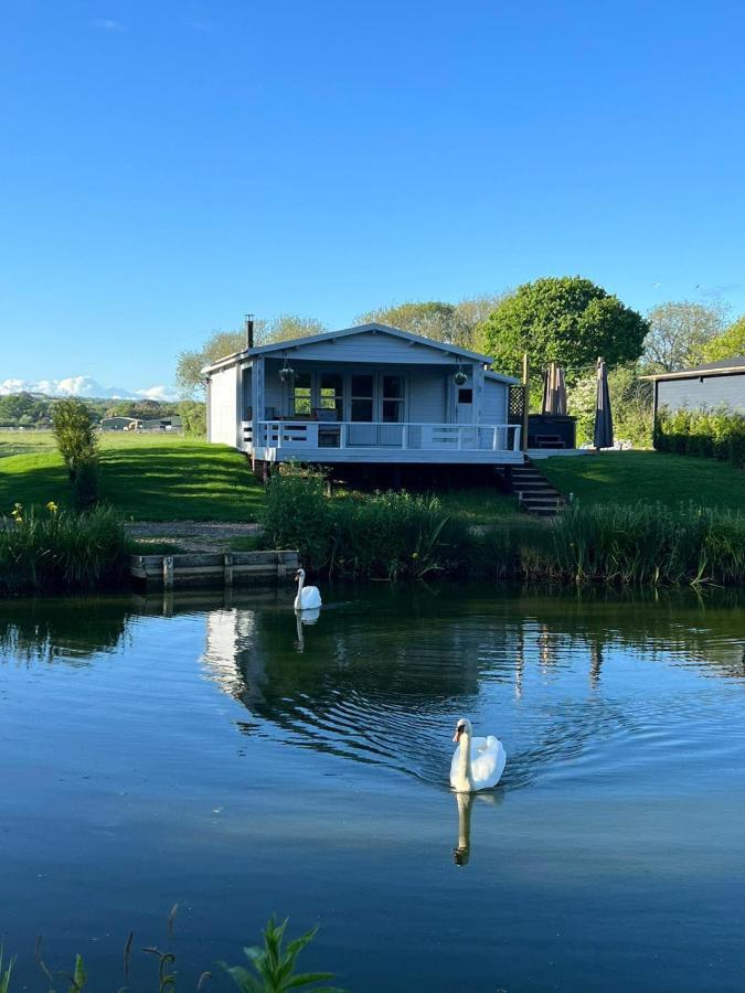 Choller Lake Lodges - Primrose Cabin With Private Hot Tub 阿伦德尔 外观 照片